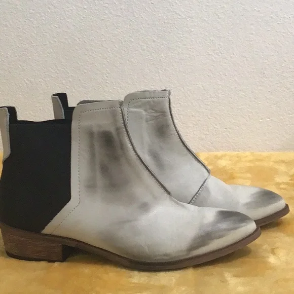🆕 FREE PEOPLE Distressed Leather White Ankle Boots 1.75” Heel - Picture 5 of 11